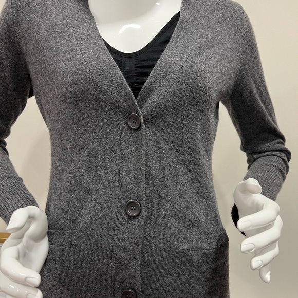 Sutton Cashmere Women Cashmere
Buttoned-up Long Sleeve Cardigan Gray - Picture 2 of 11
